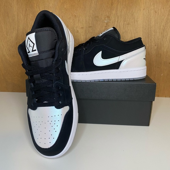 SOLD-Jordan 1 Low Diamond Shorts - Picture 3 of 3